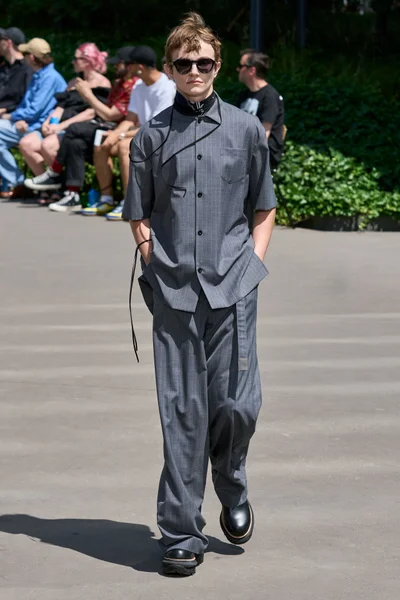 Look 7